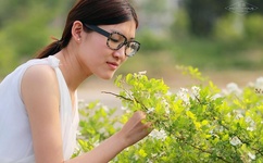 女人喊疼男人却往里寨打扑克